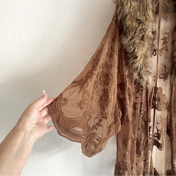 Faux fur collar embroidered lace kimono duster, One of a kind reworked, size L - Picture 5 of 11